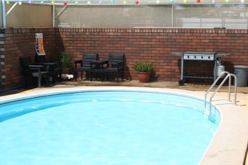 The Plains Motor Inn4