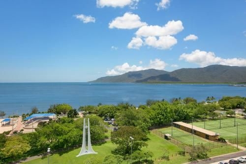 Cairns Ocean View Apartment0