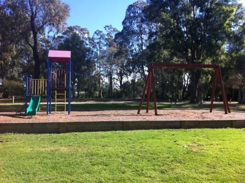 มัลลาคูตา เชดี้ กัลลี่ คาราวาน พาร์ค (Mallacoota's Shady Gully Caravan Park)1