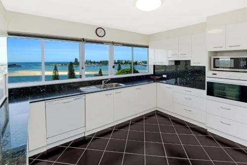 Sunrise Luxury Apartments3