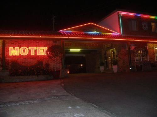 Mt Kuring-Gai Motel2