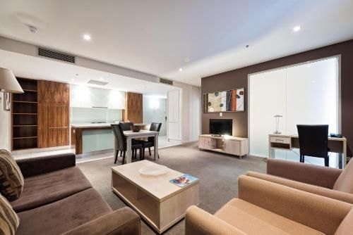 Embassy Apartment North Terrace4