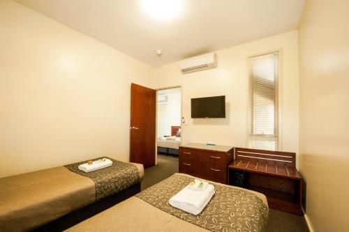 Strath Motel3