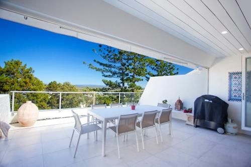 Noosa Views Apartment 4 (4/33 Noosa Drive)0