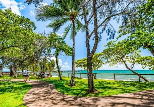 Oasis 8 Paradise at Palm Cove1