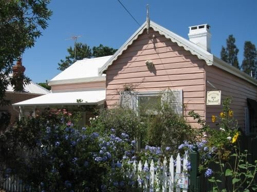 RoseMoore Bed & Breakfast0