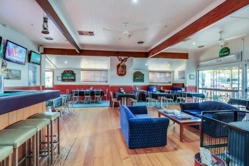 Fernvale Hotel Motel4