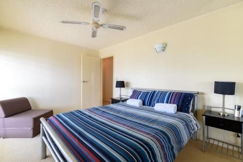 Main Beach Waterfront Apartment4