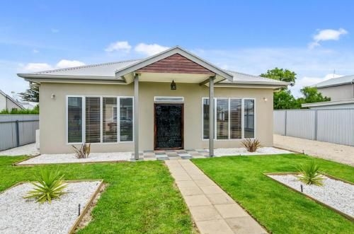 Zaahira House0