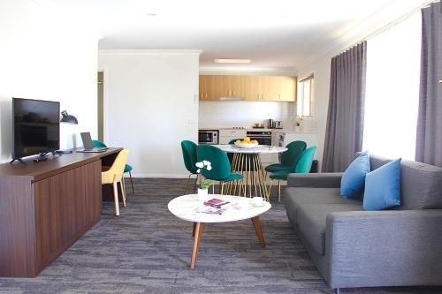 Littomore Hotels and Suites0