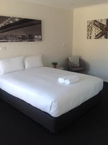 Bass and Flinders Motor Inn0