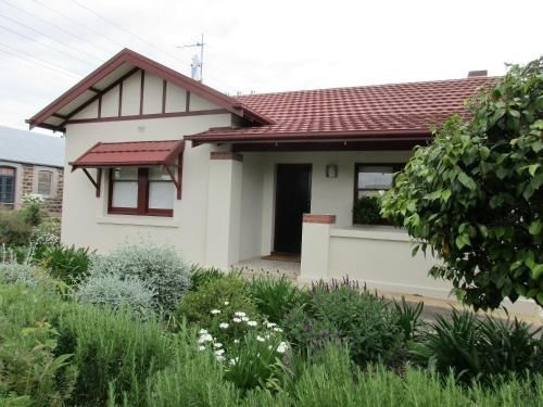 Mataro Cottage0