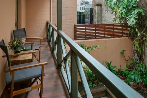 Family Terrace Home Minutes from Oxford Street and CBD (Family Terrace Home Minutes From Oxford Street)1