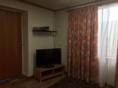Kingscote Central2