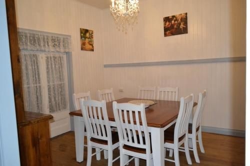 Cherry Blossom Cottage1