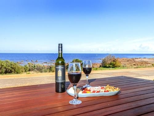 High Tide - Wallaroo Beachfront Property - Pet-Friendly0