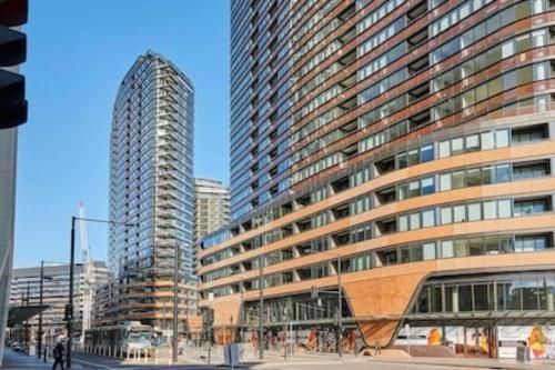 STUNNING 2 BED 2 BATH STYLISH UNIT FREE PARKING3