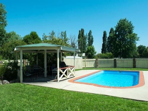 Rest Point Motor Inn3