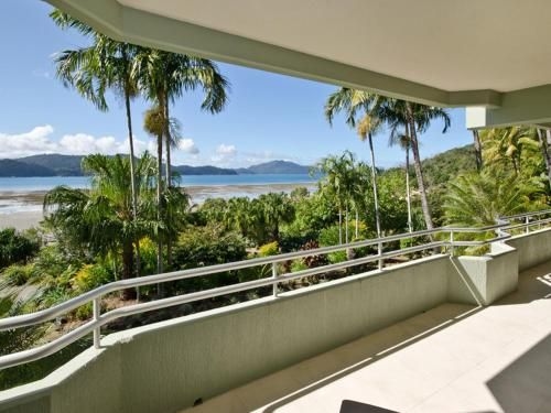 Beach Front Lagoon Lodge Apartments4