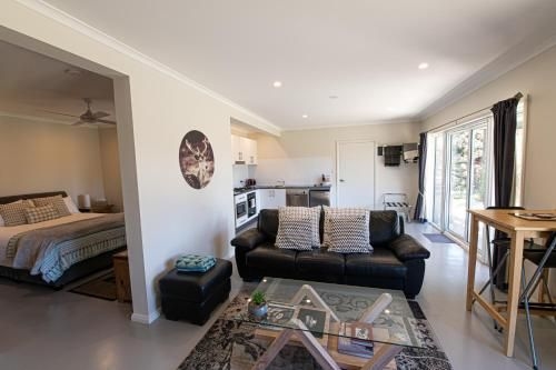 Mortimers Wines - The Vines Studio2