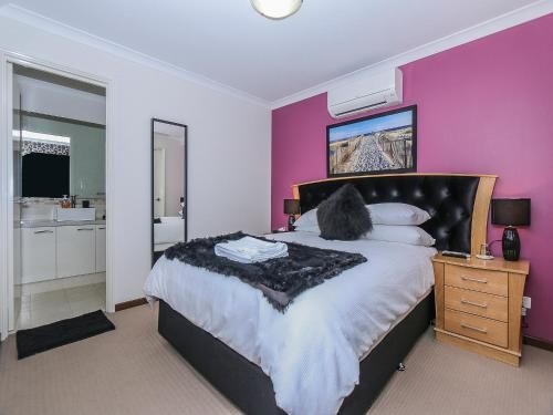 Rose Hotel Clarkson1