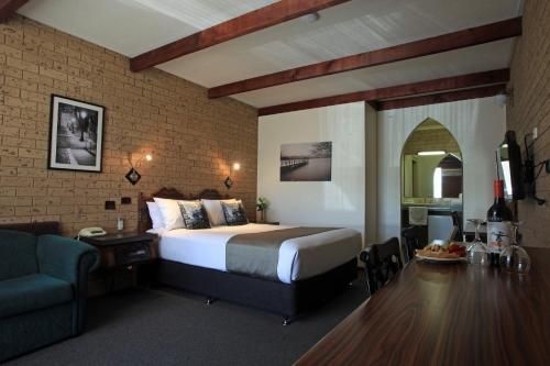 Belltower Motor Inn0