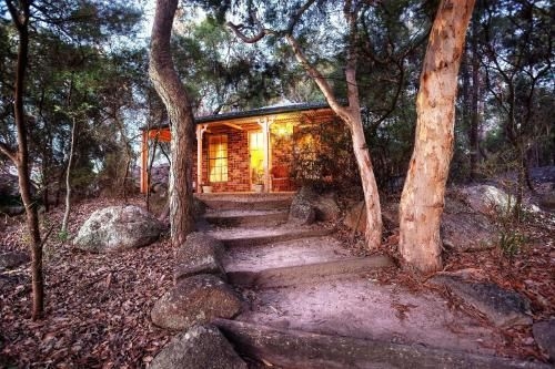 ฮันนีซัคเคิล คอทเทจ (Honeysuckle Cottages)0