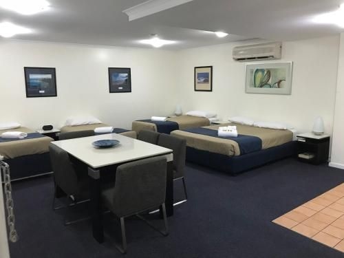 Lakeview Motor Inn3