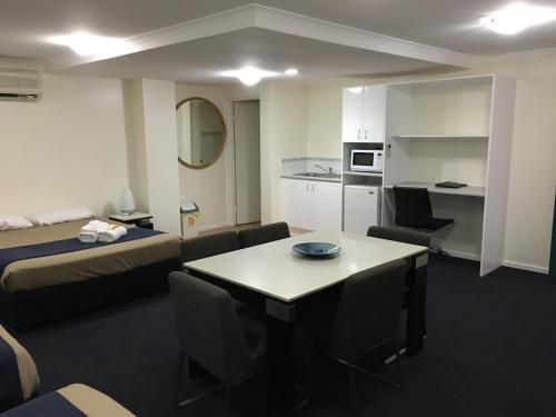 Lakeview Motor Inn4