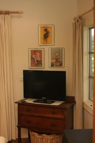 Stone's Throw Cottage Bed and Breakfast2