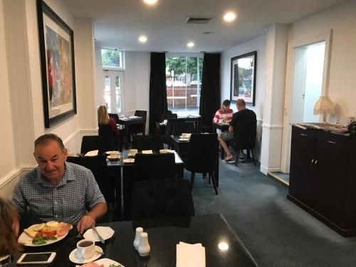 Art Hotel on York2