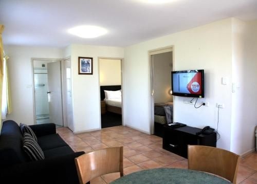 Travellers Motor Village4