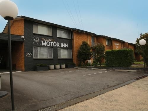 Elizabeth Motor Inn1