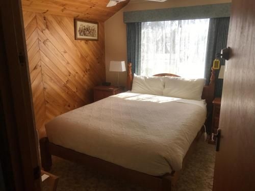 Lakeside Chalet & Studio3