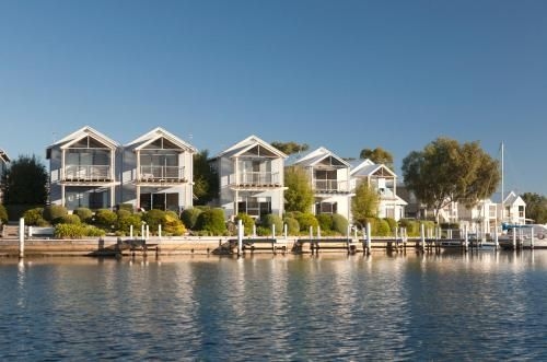 Captains Cove Resort0