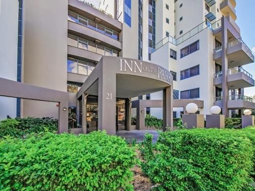 อินน์ ออน เดอะพาร์ค อพาร์ตเมนต์ (Inn on the Park Apartments)0