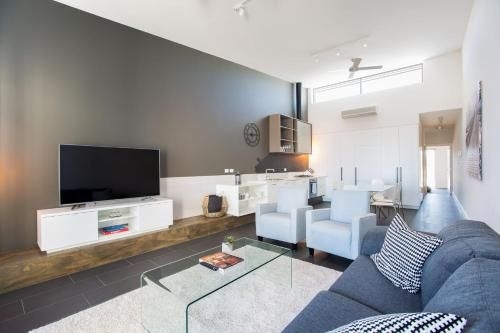 Magnificent Apartment + FREE car park near CBD0