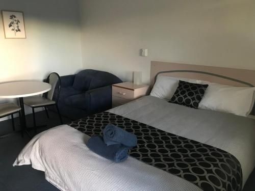 County Lodge Motel0
