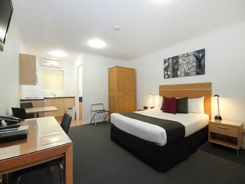 Browns Plains Motor Inn0