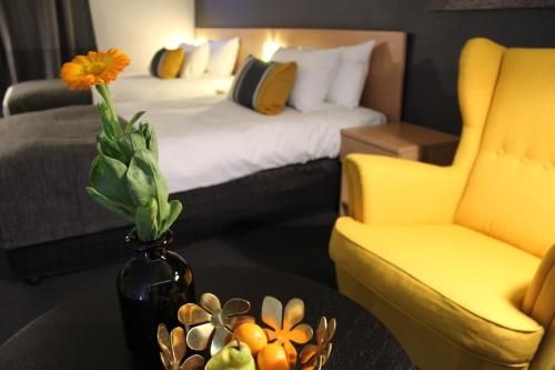 The Oriana, Orange4