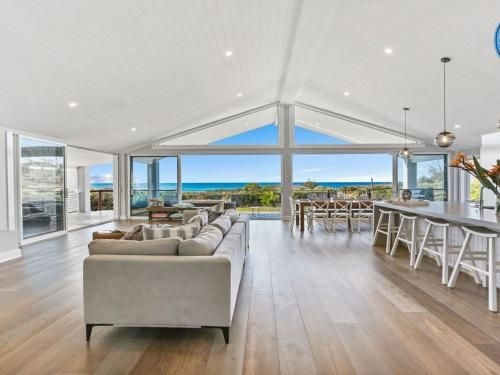 Dayz Dreamin - pool, gas fireplace and beachfront (Dayz Dreamin - Pool, Gas Fireplace And Beachfront)0