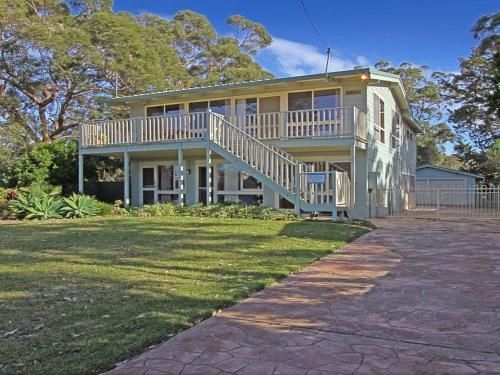 Gunyah - an idyllic coastal getaway (Gunyah - An Idyllic Coastal Getaway)0