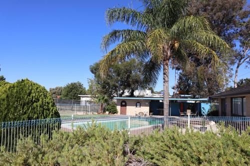 Capri Motel4