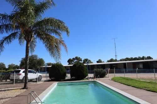 Capri Motel0