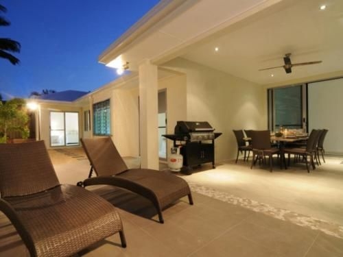BEACH RETREAT AT PALM COVE2