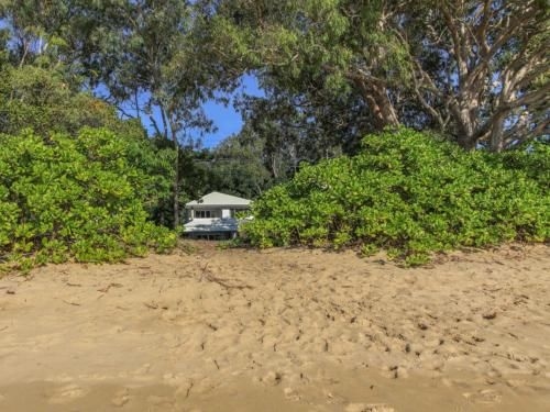 SEABREEZE BEACHFRONT AT CLIFTON0