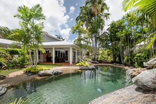 Sandwater-Tropical Beachside Holiday House0