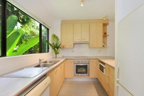 Tropical Reef Apartments2