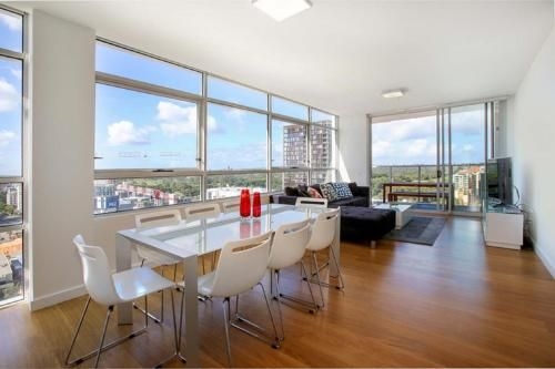 Moore to See - Modern and Spacious 3BR Zetland Apartment with Views over Moore Park0