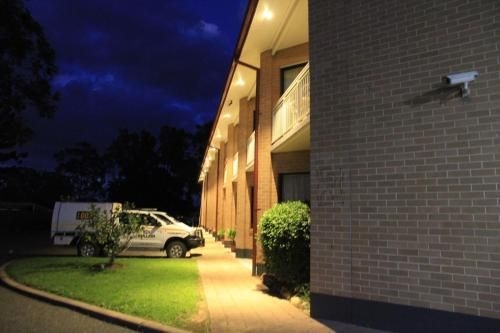 Charbonnier Motor Inn3